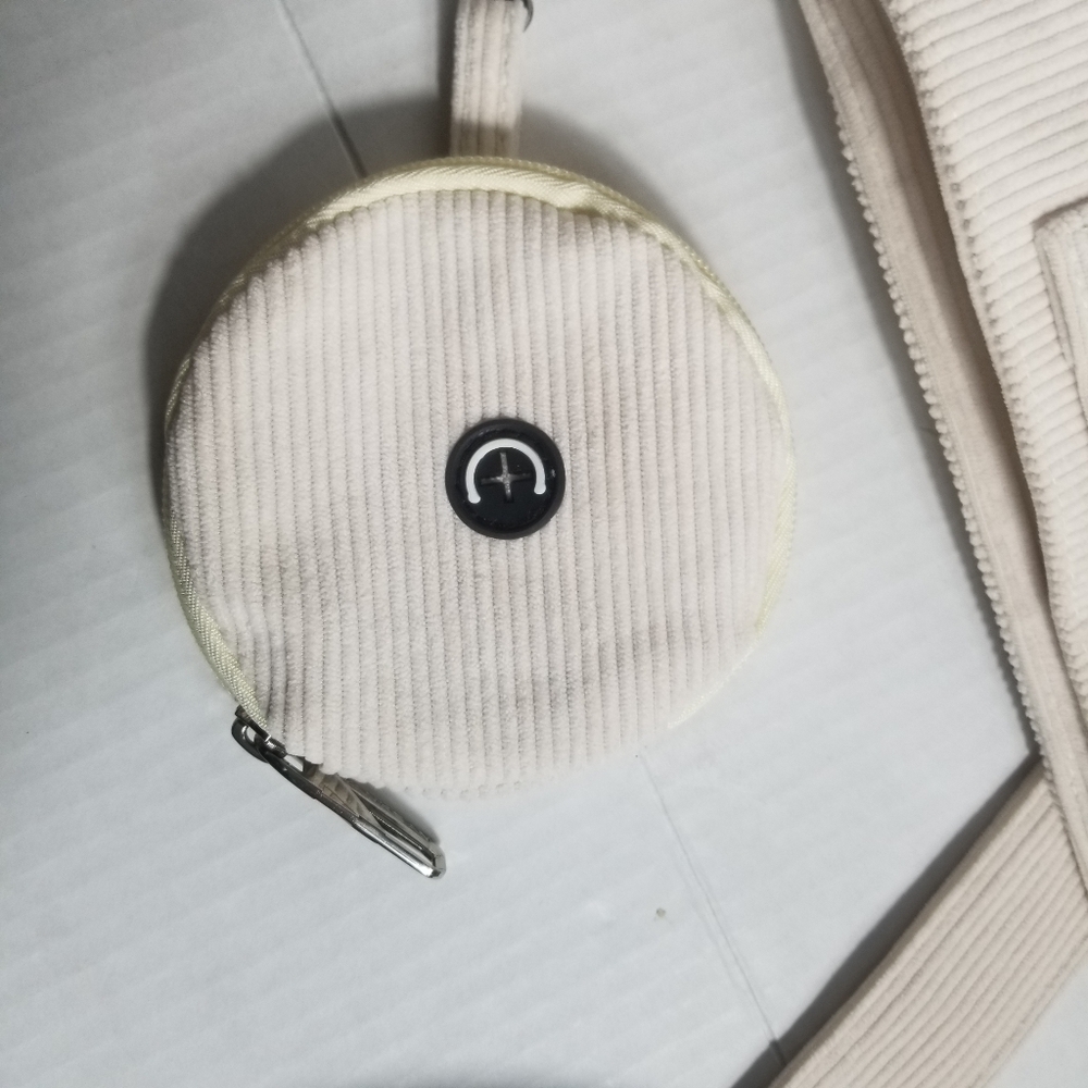 NWOT FASHION INSTINCT CREAMY WHITE CROSSBODY PURSE WITH CORD CASE - Picture 9 of 11